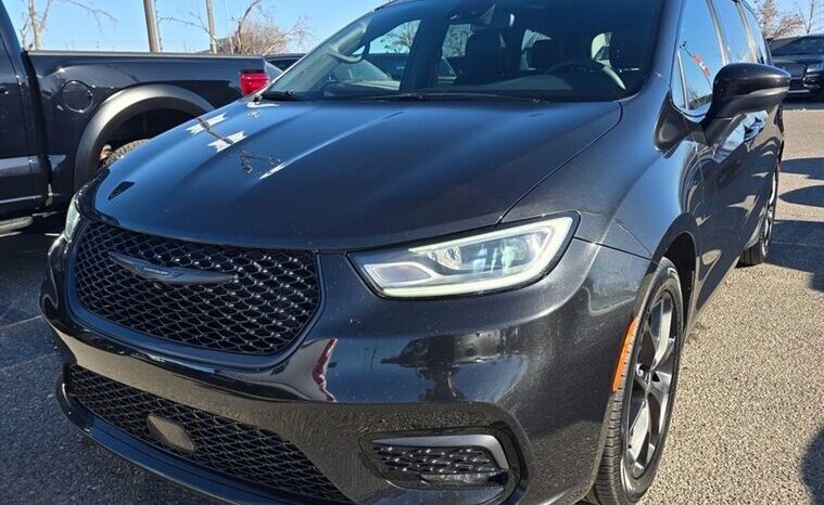 
								2023 Chrysler Pacifica Touring L Sunroof S package full									