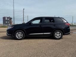 
										2020 Mitsubishi Outlander ES full									
