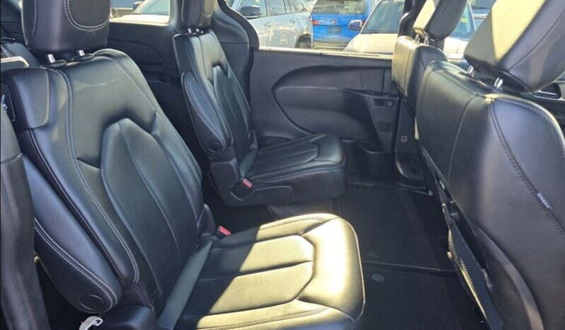 
								2023 Chrysler Pacifica Touring L Sunroof S package full									