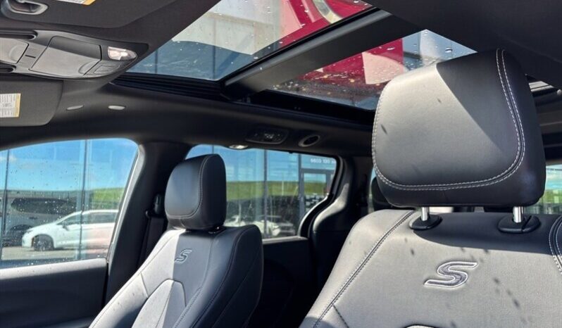 
								2024 Chrysler Pacifica Touring L Sunroof S package full									