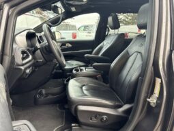 
										2023 Chrysler Pacifica Touring L Sunroof S package full									