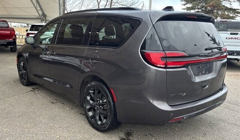 
								2023 Chrysler Pacifica Touring L Sunroof S package full									