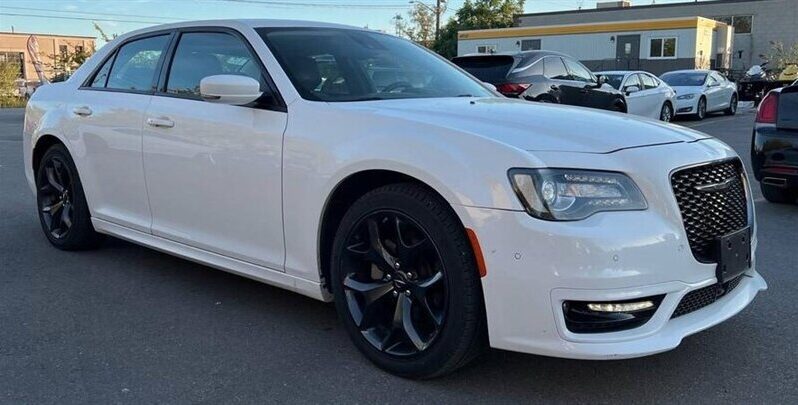 
								2023 Chrysler 300 Series Touring L full									