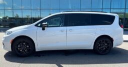 
										2024 Chrysler Pacifica Touring L Sunroof S package full									