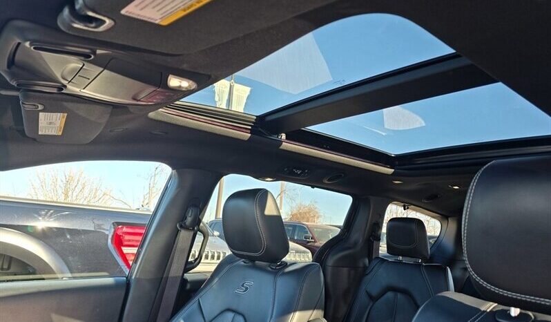 
								2023 Chrysler Pacifica Touring L Sunroof S package full									