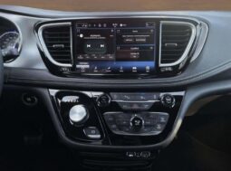 
										2023 Chrysler Pacifica Touring L Sunroof S package full									