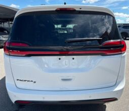 
										2024 Chrysler Pacifica Touring L Sunroof S package full									
