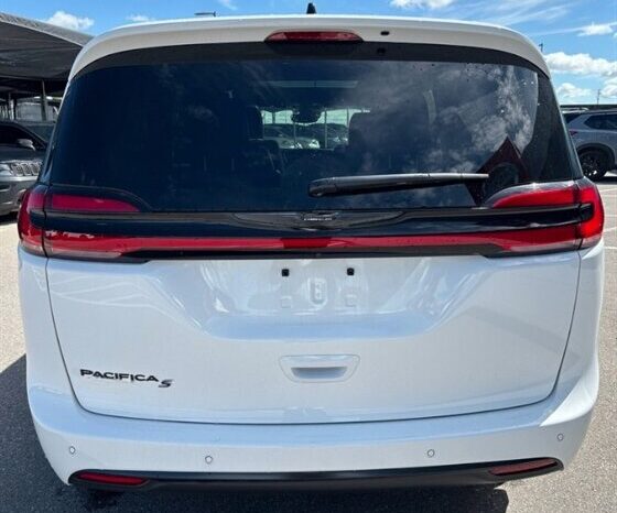 
								2024 Chrysler Pacifica Touring L Sunroof S package full									