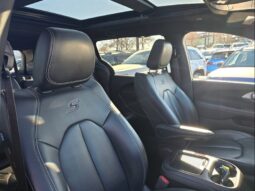 
										2023 Chrysler Pacifica Touring L Sunroof S package full									