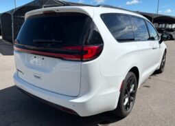 
										2024 Chrysler Pacifica Touring L Sunroof S package full									