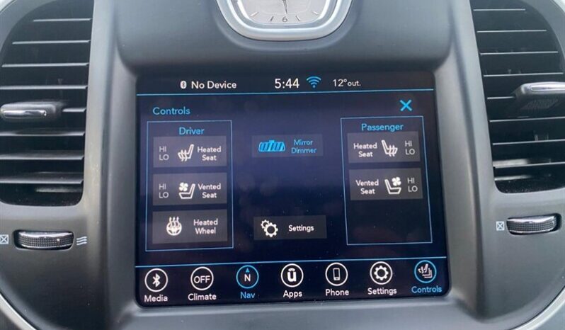 
								2023 Chrysler 300 Series Touring L full									