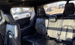 
										2023 Chrysler Pacifica Touring L Sunroof S package full									