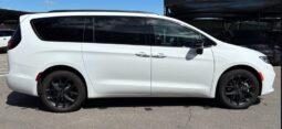 
										2024 Chrysler Pacifica Touring L Sunroof S package full									
