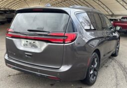 
										2023 Chrysler Pacifica Touring L Sunroof S package full									