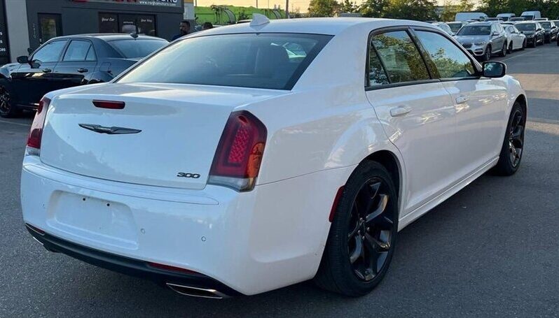 
								2023 Chrysler 300 Series Touring L full									