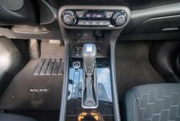 2024 Nissan Kicks SV full