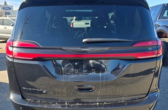 
								2023 Chrysler Pacifica Touring L Sunroof S package full									