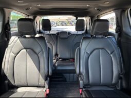 
										2024 Chrysler Pacifica Touring L Sunroof S package full									