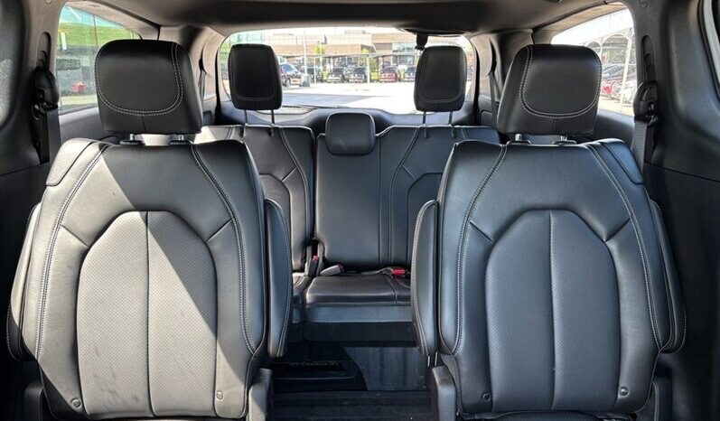 
								2024 Chrysler Pacifica Touring L Sunroof S package full									