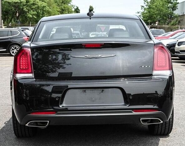 
								2023 Chrysler 300 Series Touring L full									
