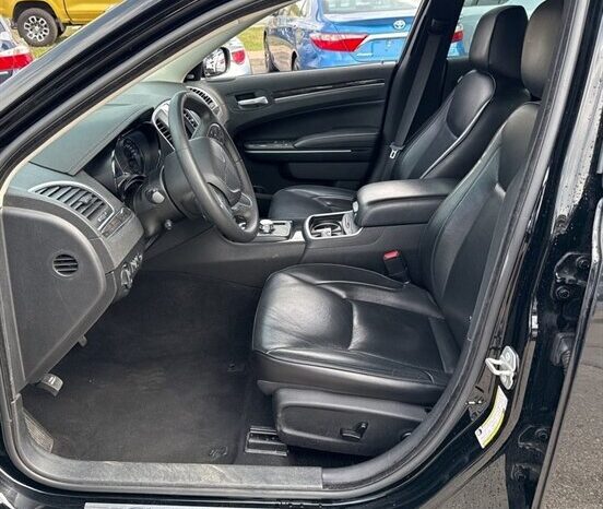 
								2023 Chrysler 300 Series Touring L full									