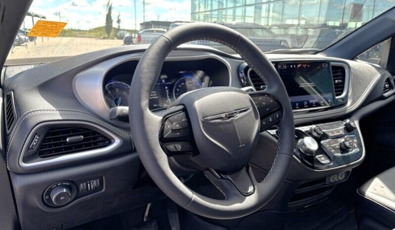 
								2024 Chrysler Pacifica Touring L Sunroof S package full									