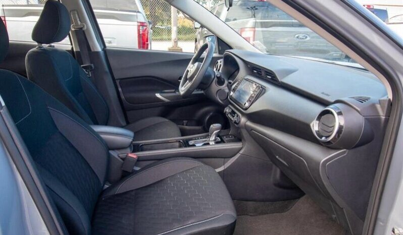 2024 Nissan Kicks SV full