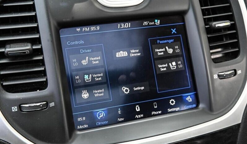 
								2023 Chrysler 300 Series Touring L full									