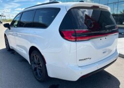 
										2024 Chrysler Pacifica Touring L Sunroof S package full									