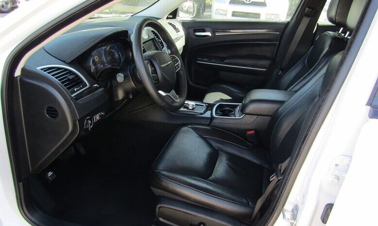
								2023 Chrysler 300 Series Touring L full									