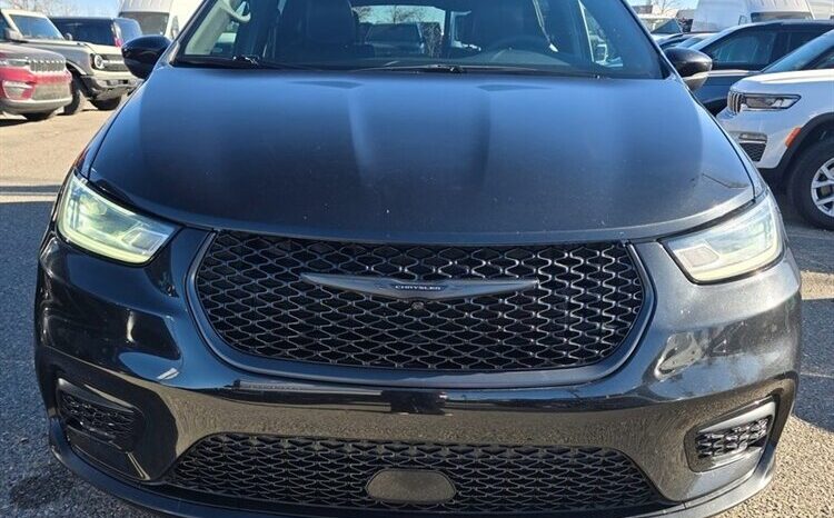 
								2023 Chrysler Pacifica Touring L Sunroof S package full									