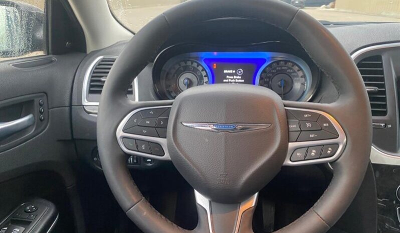 
								2023 Chrysler 300 Series Touring L full									