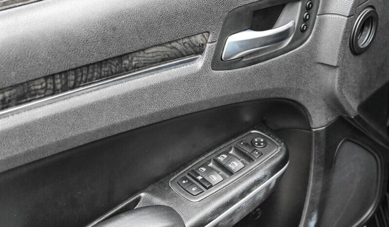 
								2023 Chrysler 300 Series Touring L full									