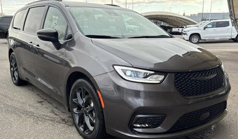 
								2023 Chrysler Pacifica Touring L Sunroof S package full									