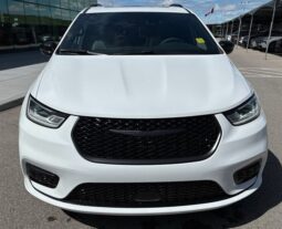 
										2024 Chrysler Pacifica Touring L Sunroof S package full									