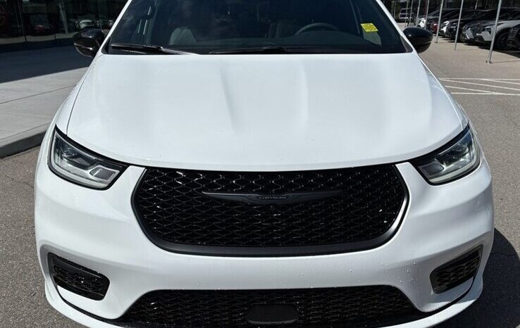 
								2024 Chrysler Pacifica Touring L Sunroof S package full									