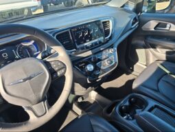 
										2023 Chrysler Pacifica Touring L Sunroof S package full									