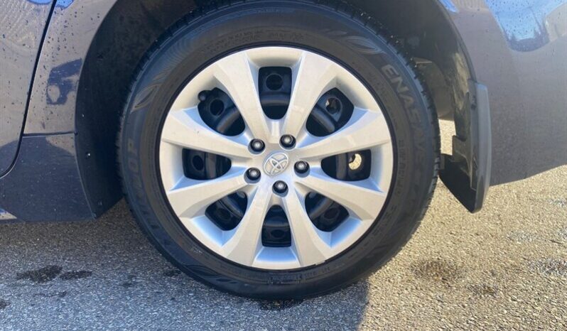 
								2024 Toyota Corolla LE full									