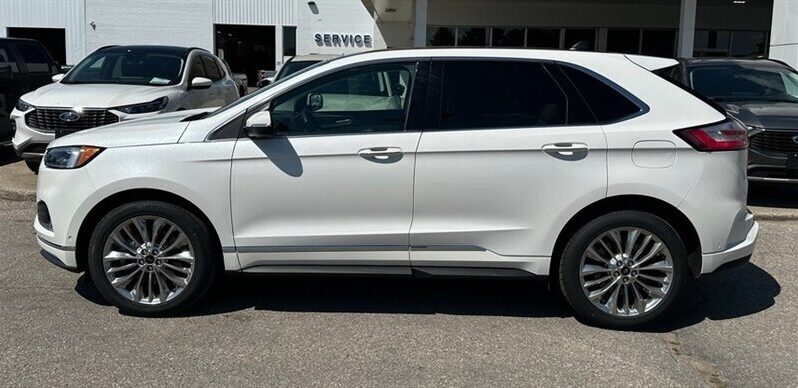 
								2024 Ford Edge Titanium Sunroof full									