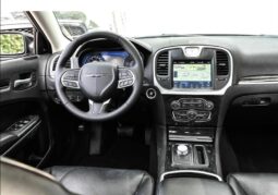 
										2023 Chrysler 300 Series Touring L full									