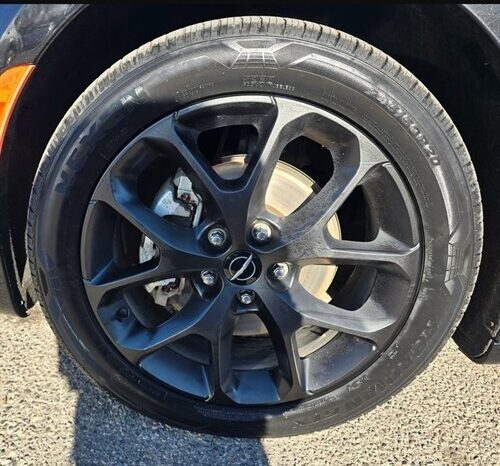 
								2023 Chrysler Pacifica Touring L Sunroof S package full									