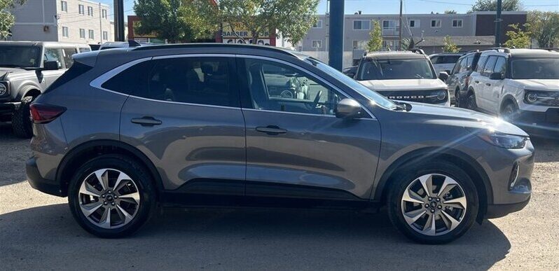 
								2024 Ford Escape Platinum Moonroof full									