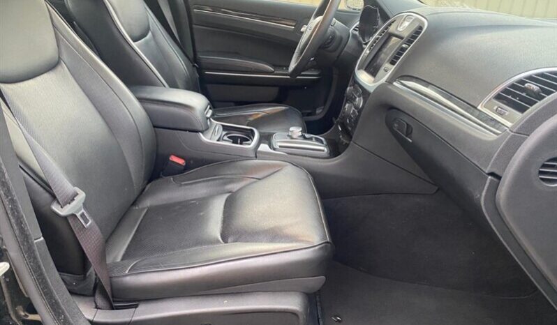 
								2023 Chrysler 300 Series Touring L full									