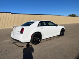 
										2023 Chrysler 300 Series S V6 full									