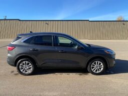 
										2020 Ford Escape SE full									