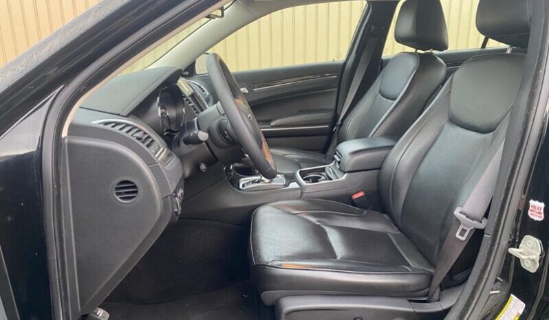 
								2023 Chrysler 300 Series Touring L full									