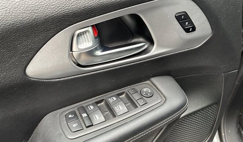 
								2023 Chrysler Pacifica Touring L Sunroof S package full									