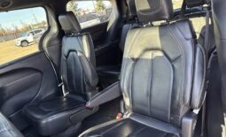 
										2023 Chrysler Pacifica Touring L Sunroof S package full									