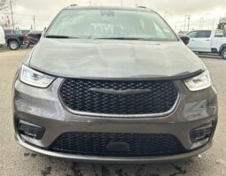 
										2023 Chrysler Pacifica Touring L Sunroof S package full									