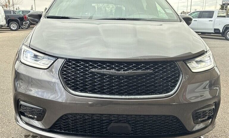 
								2023 Chrysler Pacifica Touring L Sunroof S package full									